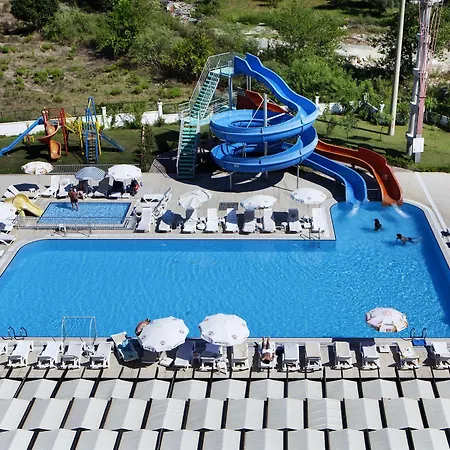 Отель Larissa Garden 4*