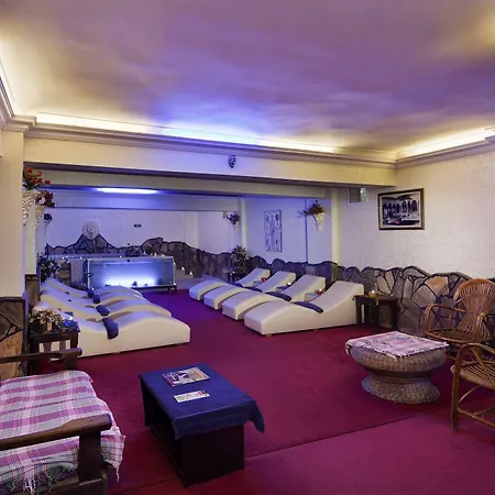 Отель Larissa Garden 4*