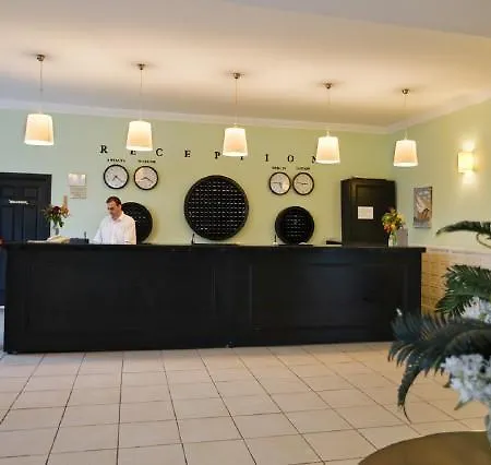 Larissa Garden 케메르