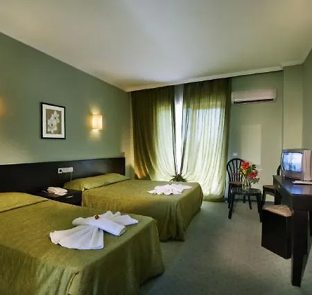 Ξενοδοχείο Larissa Garden 4*