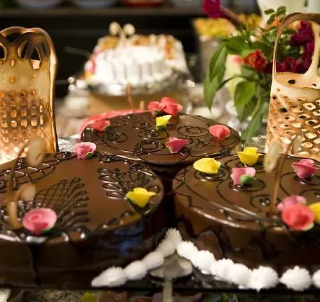 Larissa Garden Hotel 4*