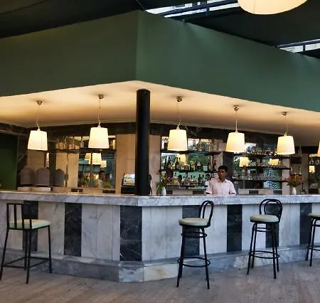 호텔 Larissa Garden 4*