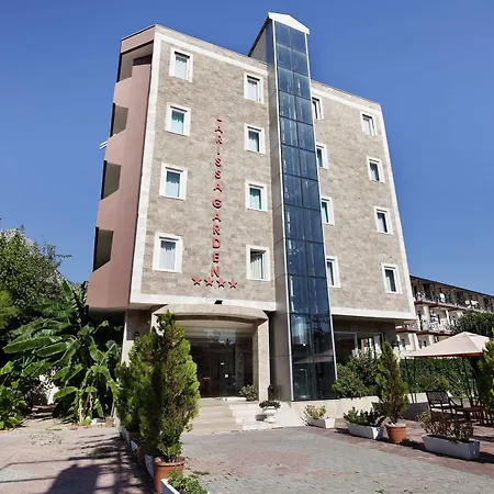 Larissa Garden كمر