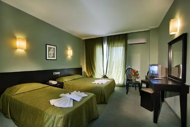 Hotel Larissa Garden 4*