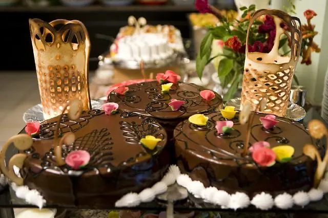 Larissa Garden Hotel 4*