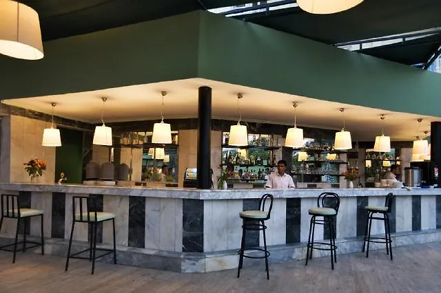 酒店 Larissa Garden 4*