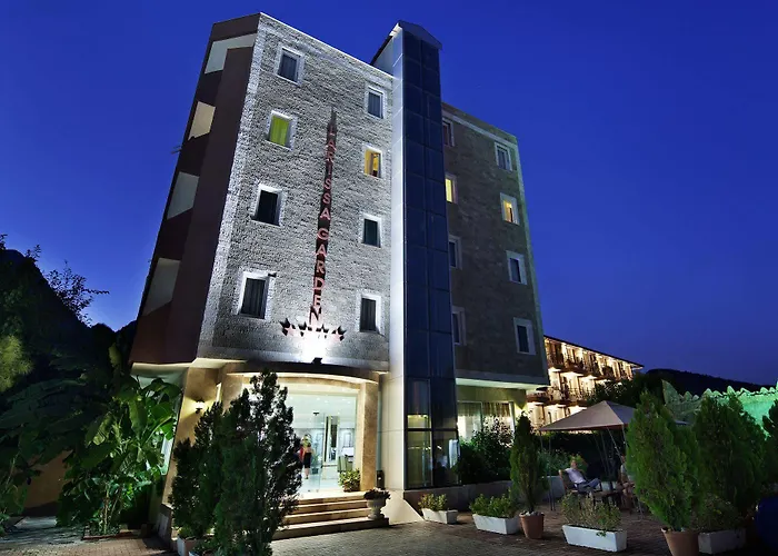 Larissa Garden 酒店