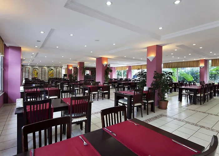 Larissa Garden فندق 4*