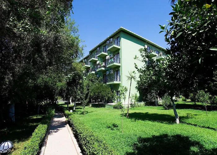 Larissa Garden