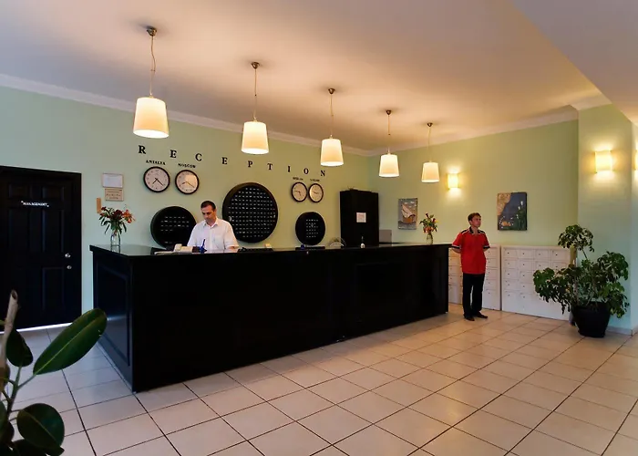 Hotel Larissa Garden 4*