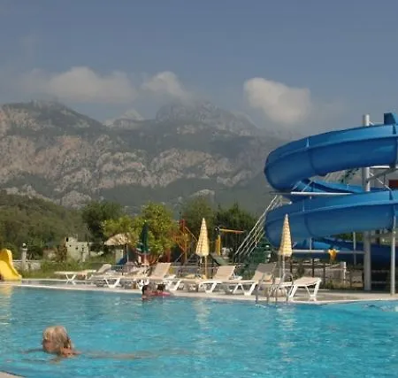 Otel Larissa Garden